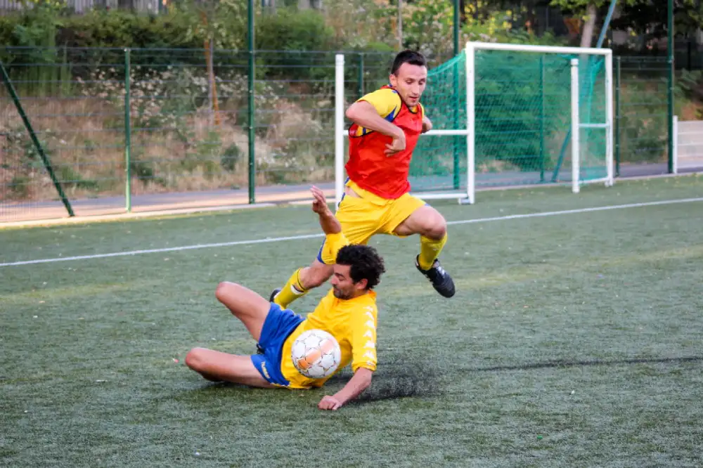 Joueur CFL évitant un tacle